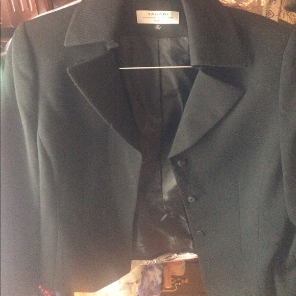 🈴❌❌🛑SOLD❌❌🛑TaHari Suit Jacket - Picture 3 of 8