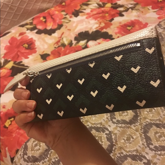 Wallt - Picture 2 of 4