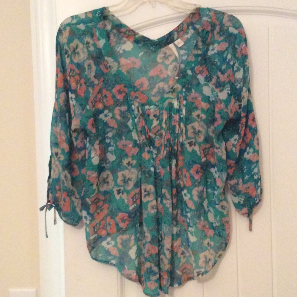 Green floral top
