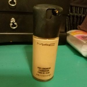 Mac pro wear foundation nc20