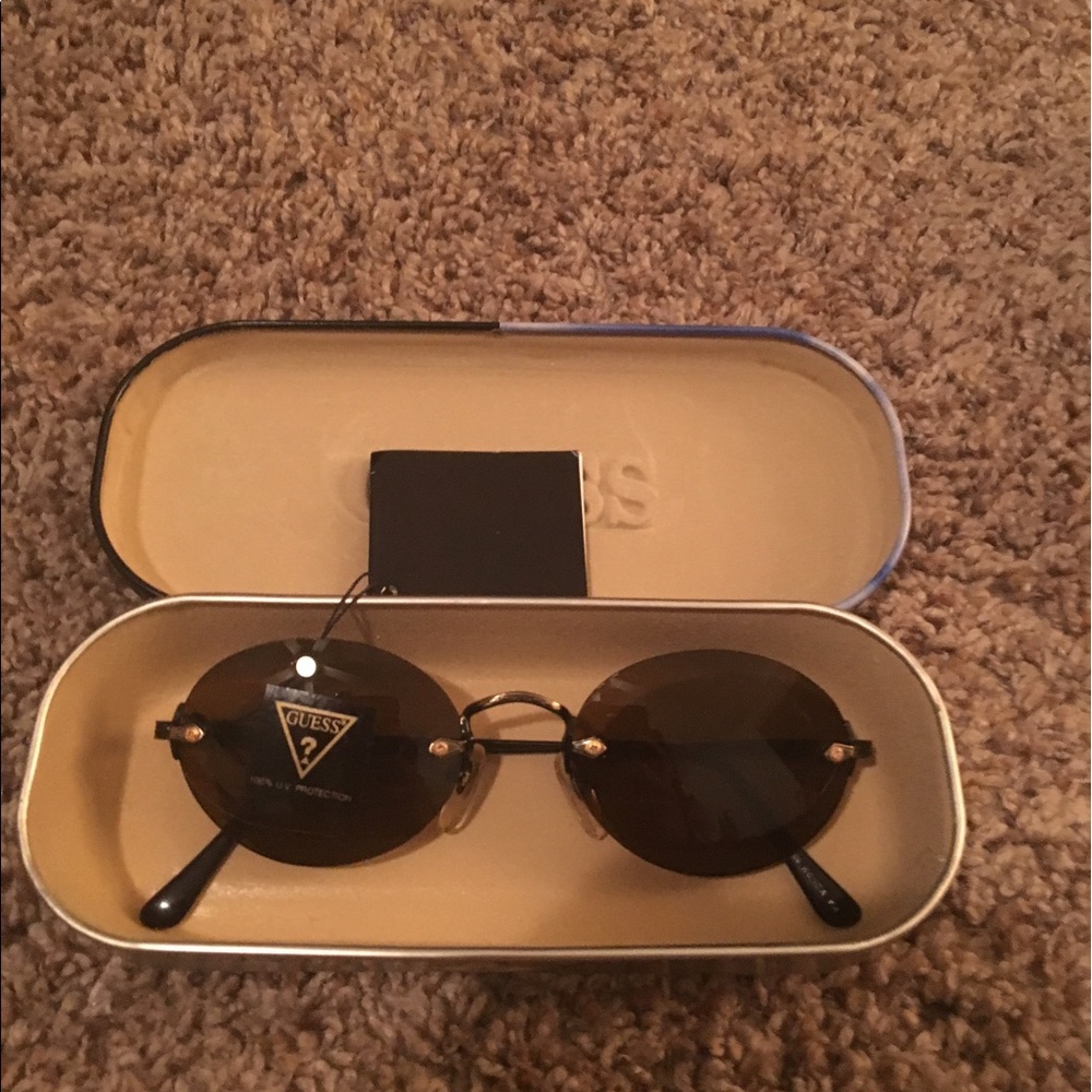 NWT Guess Dark Round Sunglasses - Picture 1 of 7