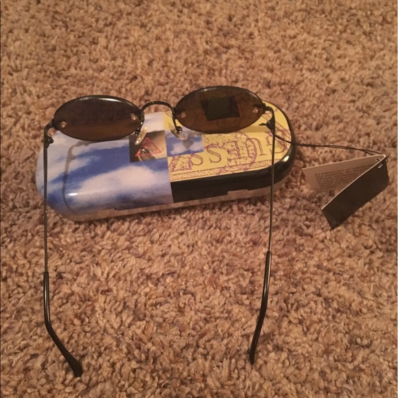 NWT Guess Dark Round Sunglasses - Picture 4 of 7
