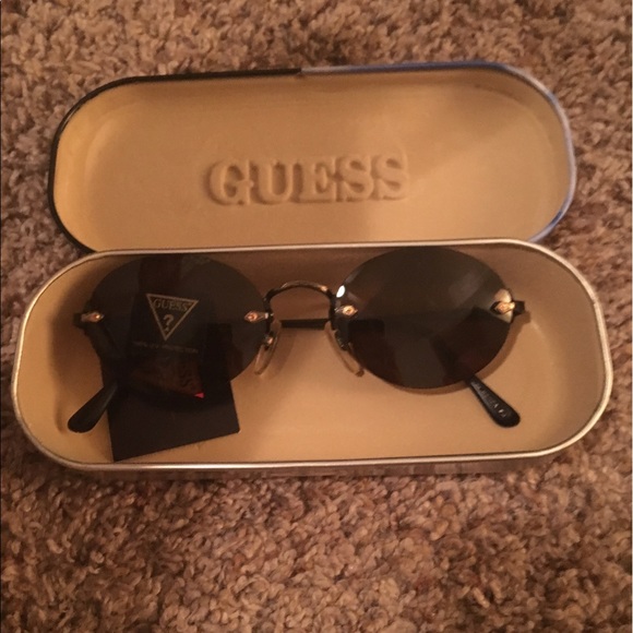 NWT Guess Dark Round Sunglasses - Picture 5 of 7