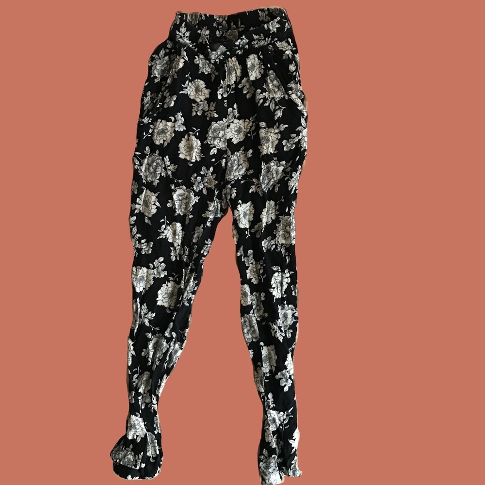 Brandy melville floral joggers