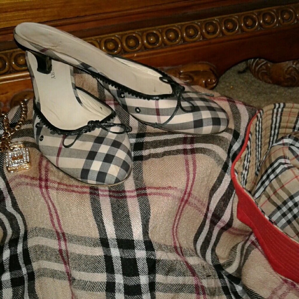 Authentic Burberry kitten heels