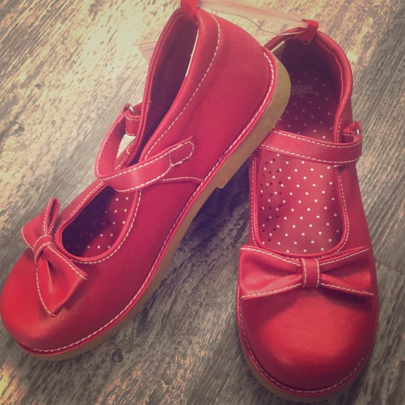 SOLD*** RED MARY JANE's GYMBOREE SIZE 2 NWT - Picture 1 of 2