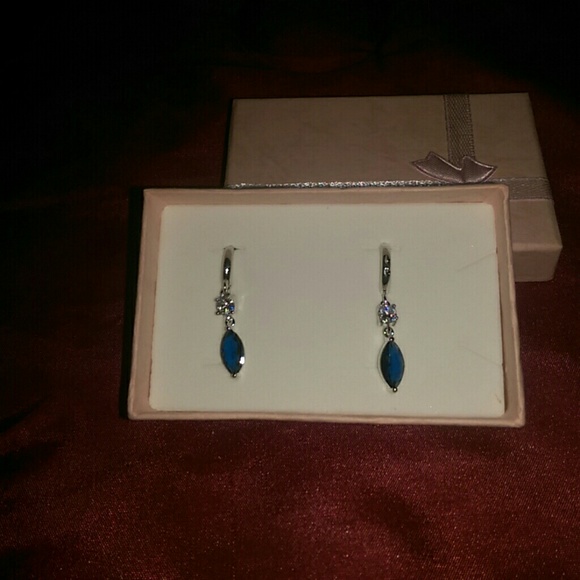 Beautiful Ear Rings - Picture 3 of 3