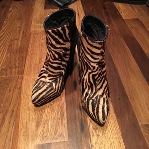Fabulous booties!  Size 9.