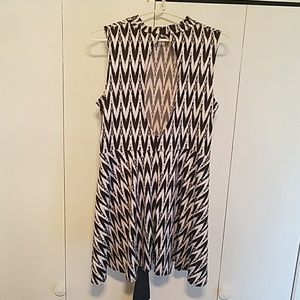 Pattern black and white dress