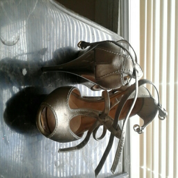 Heels - Picture 2 of 2