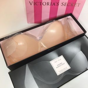 NEW VICTORIA'S SECRET INVISIBLE UPLIFT BRA