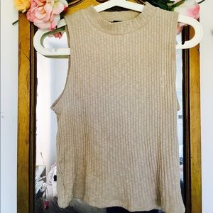 Seventies inspired mock neck crop top.