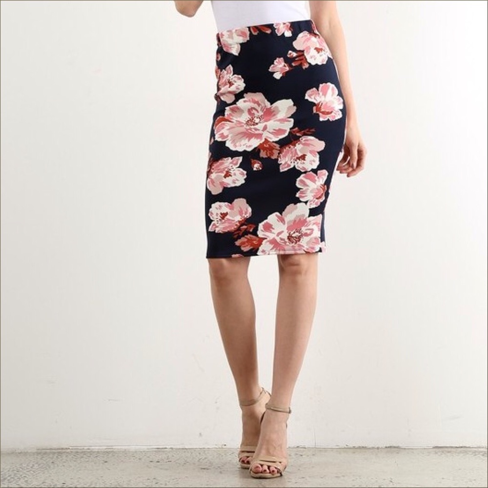 Floral pencil skirt last one! - Picture 2 of 5
