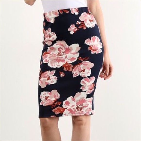 Floral pencil skirt last one! - Picture 3 of 5