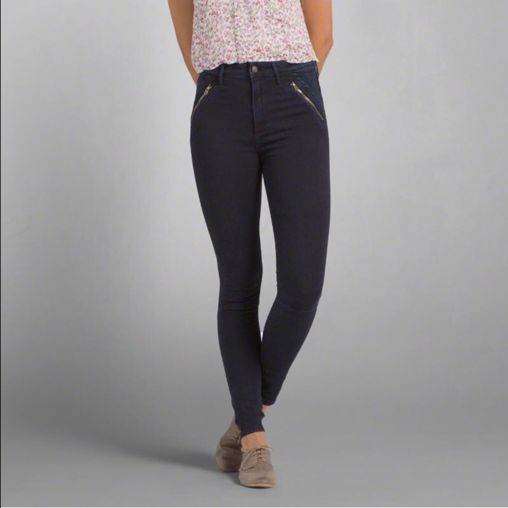 BRAND NEW Abercrombie high rise jeans