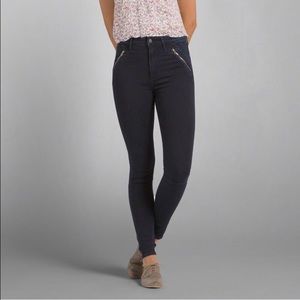 BRAND NEW Abercrombie high rise jeans