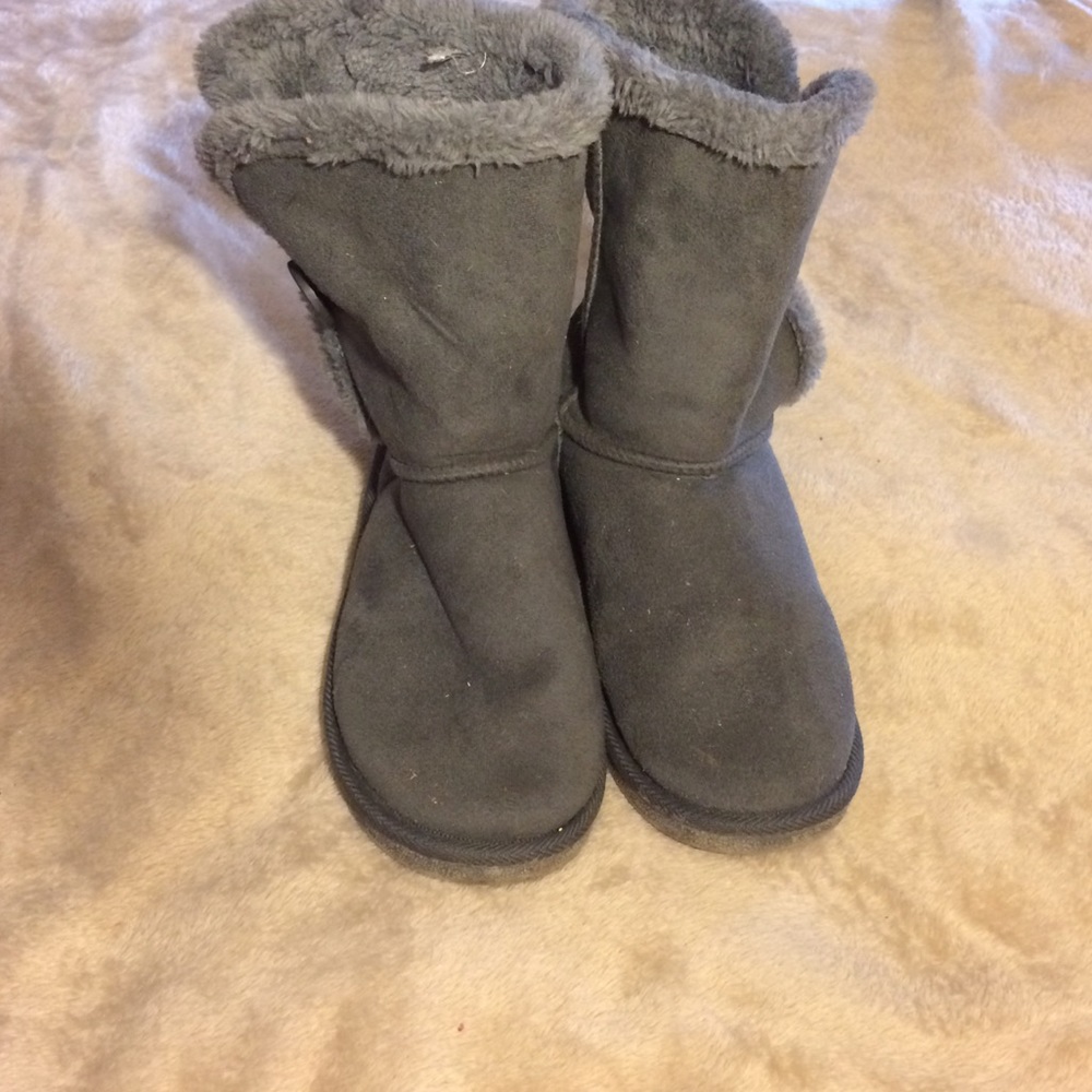 Grey boots