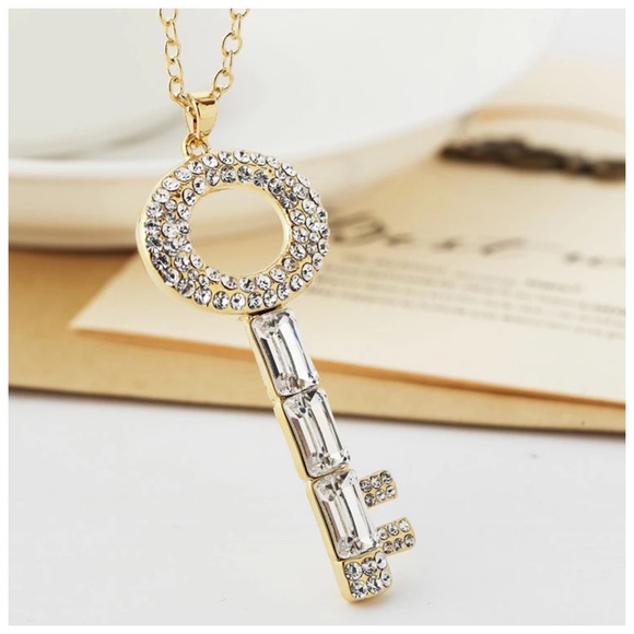 🍂 Swarovski Crystal Gold Key Necklace - Picture 2 of 2
