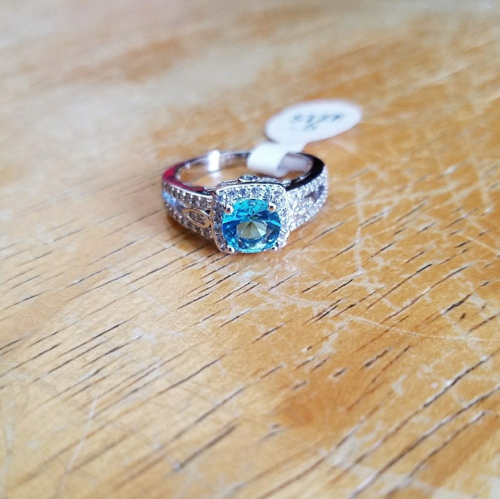 🌟FLASH SALE🌟 Light Blue Gemstone Ring 😚