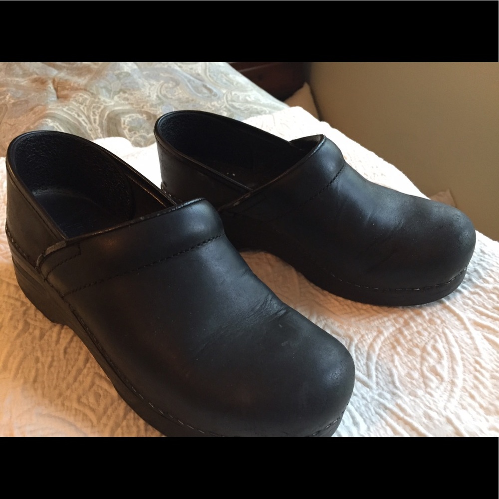 Black leather Danskos
