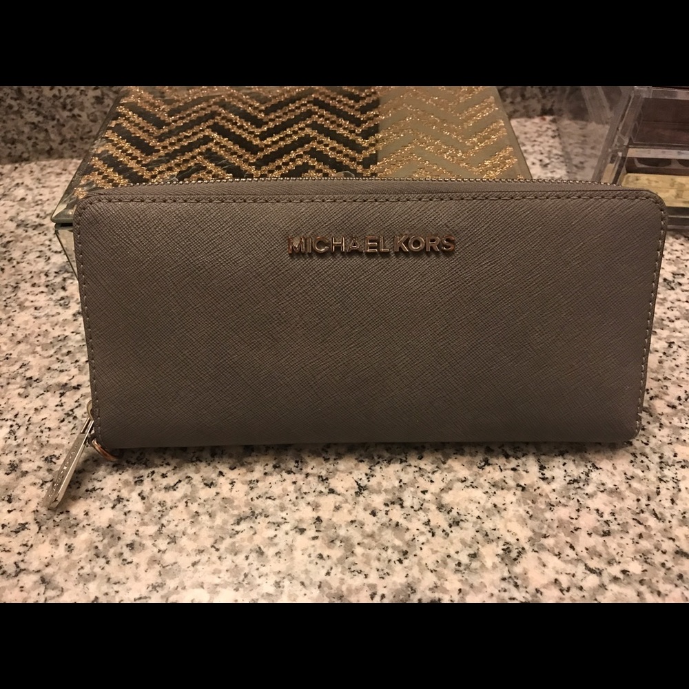 Michael kors wallet/wristlet
