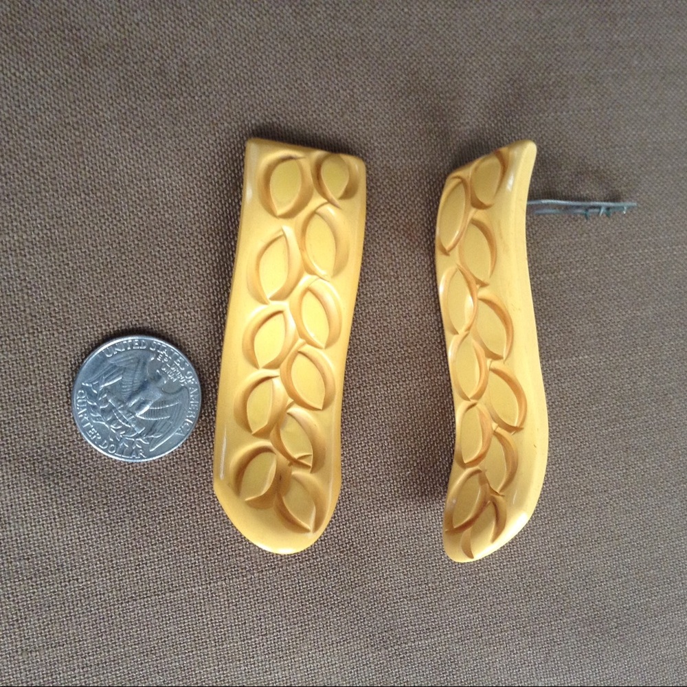 Vintage Carved Bakelite Dress Clips pair - Picture 2 of 8
