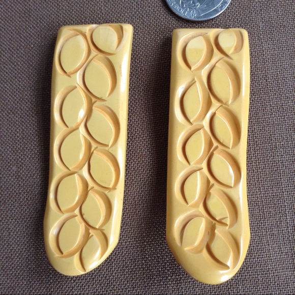 Vintage Carved Bakelite Dress Clips pair - Picture 3 of 8