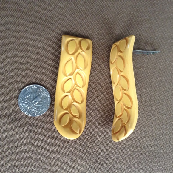 Vintage Carved Bakelite Dress Clips pair - Picture 2 of 8