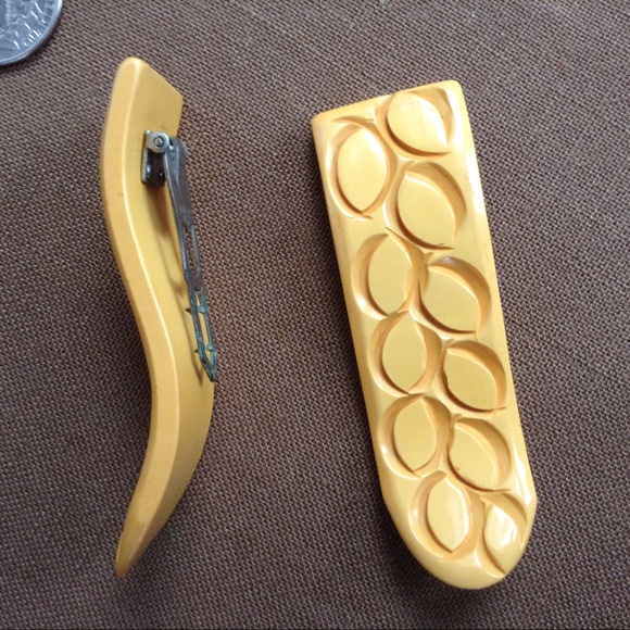 Vintage Carved Bakelite Dress Clips pair - Picture 6 of 8