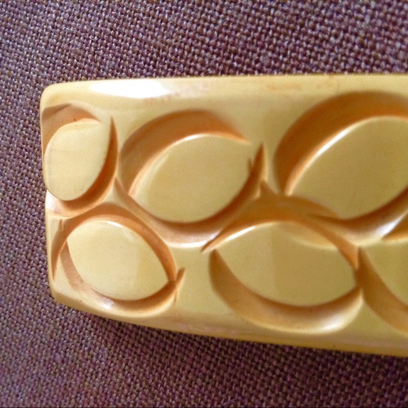 Vintage Carved Bakelite Dress Clips pair - Picture 7 of 8