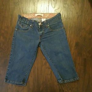 Levis Capris 504