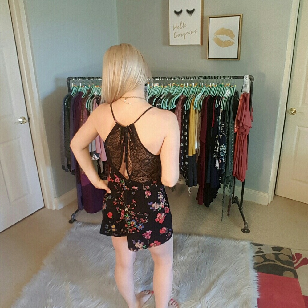 SALE Lace Back Floral Romper - Picture 3 of 5