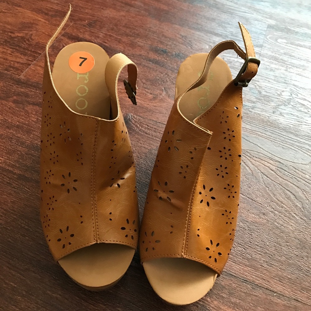 Camel color wedge