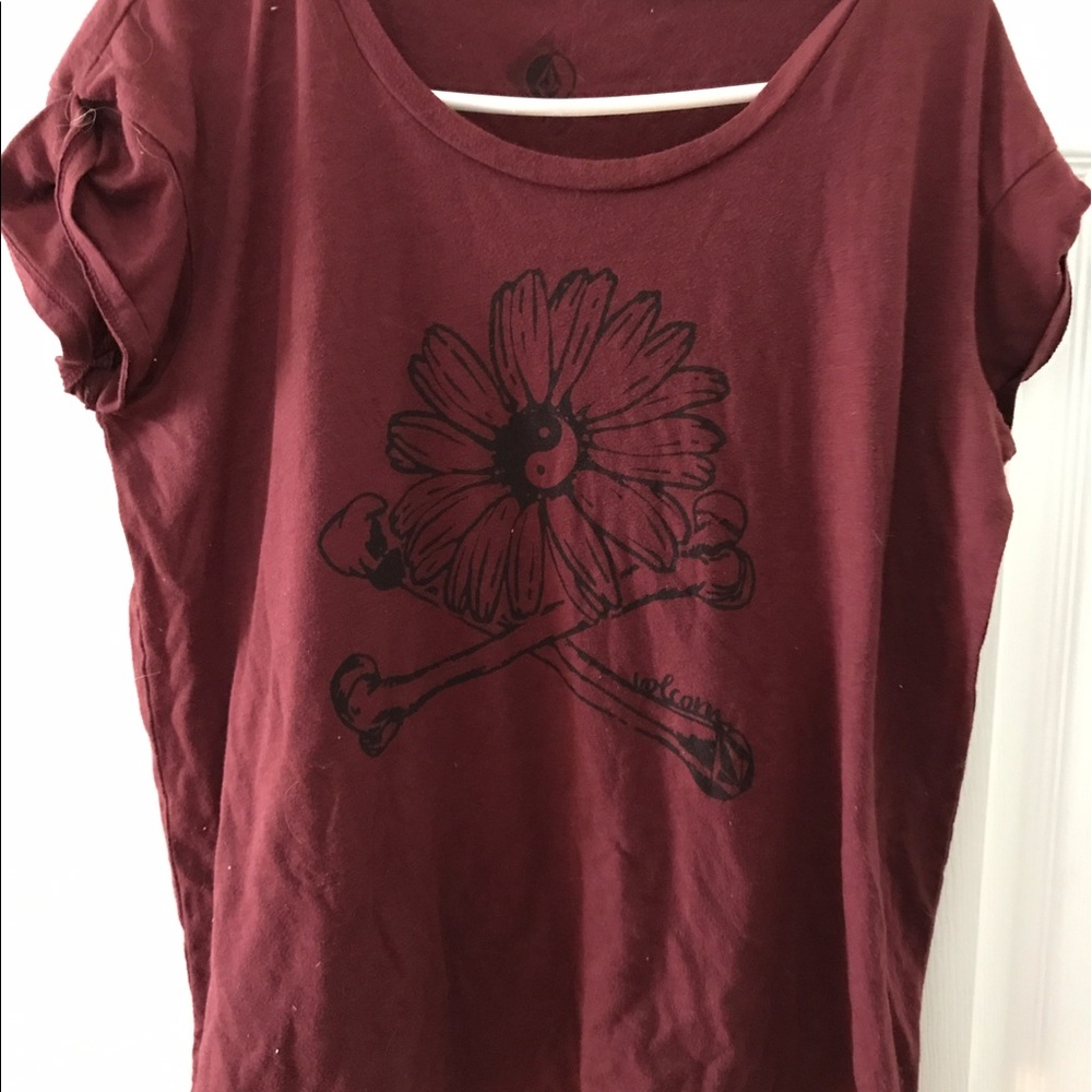 Maroon graphic tee