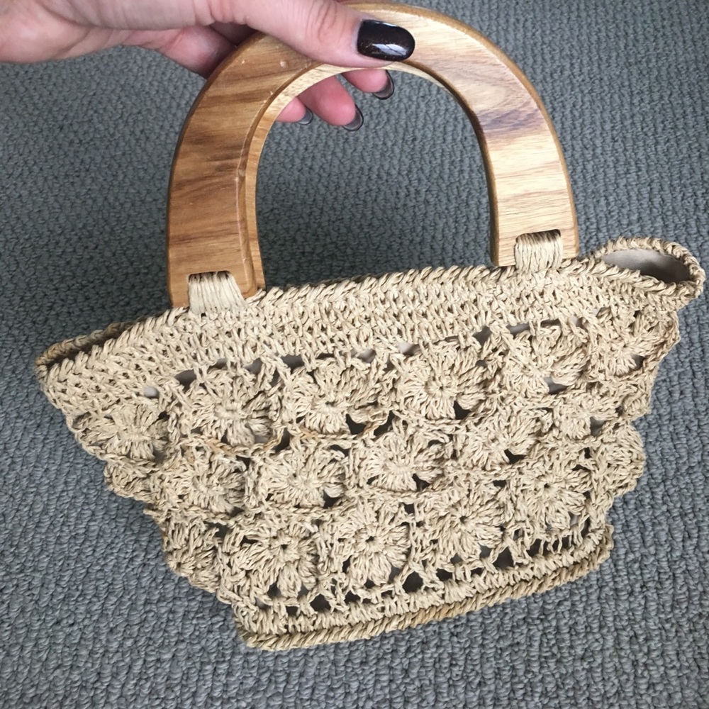 Vintage style woven hand bag