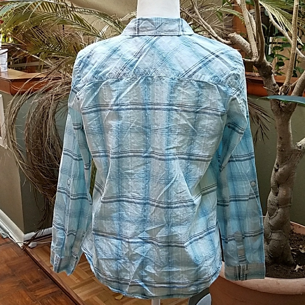 Button Up - Picture 4 of 6