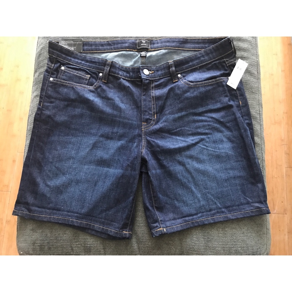 NWT Gap Bermuda shorts, size 18