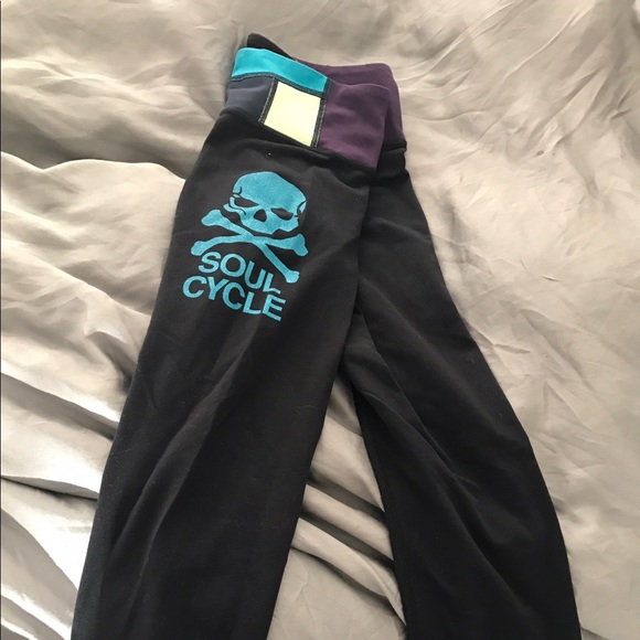 SoulCycle Lululemon cropped pants - Picture 1 of 2