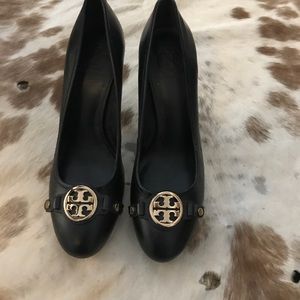Brand new Tory Burch wooden heel pump