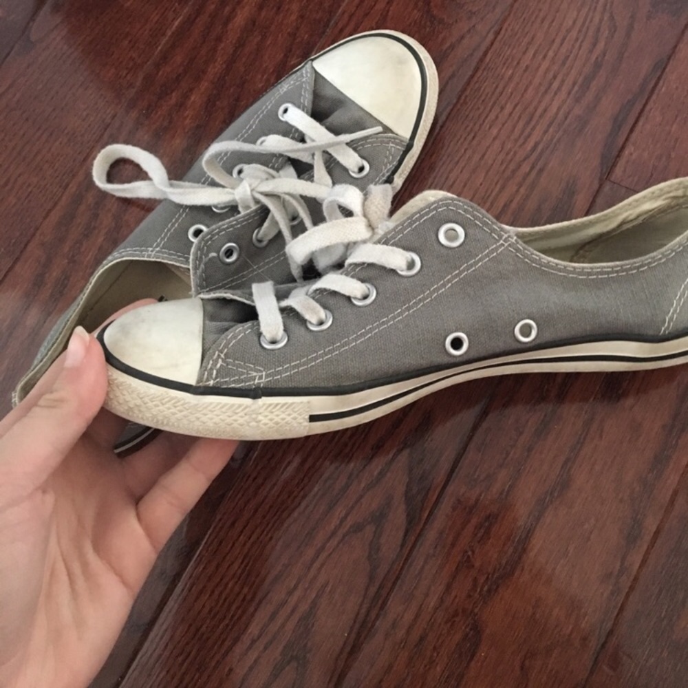 Low top Gray Converse sneakers