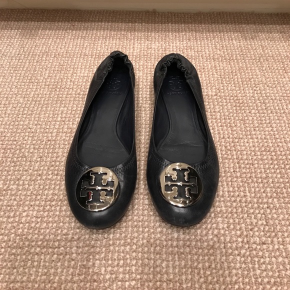 Tory Burch "Reva" navy flats with silver logo - Picture 1 of 6