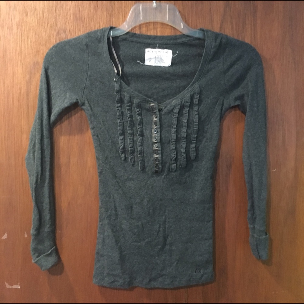 Gray long sleeve stretch tee