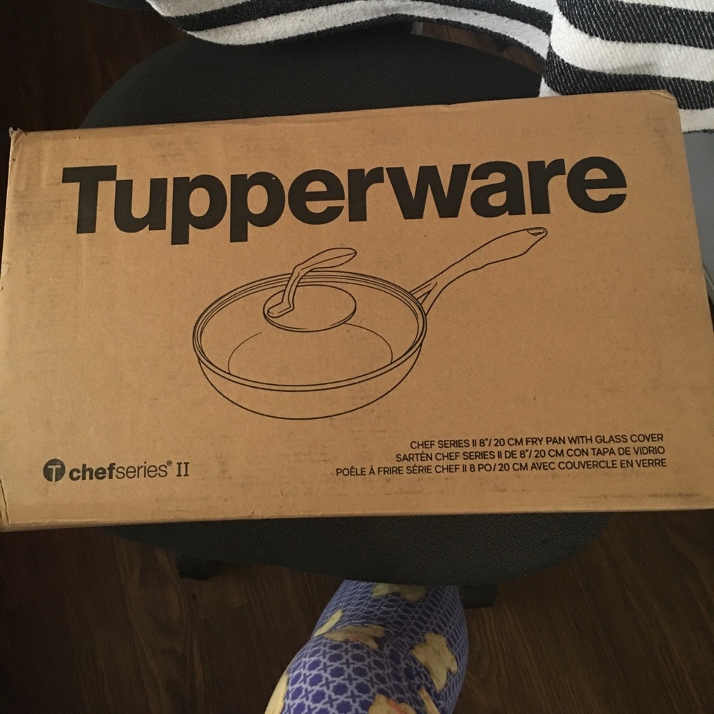 Tupperware 8 inch fry pan with glass top