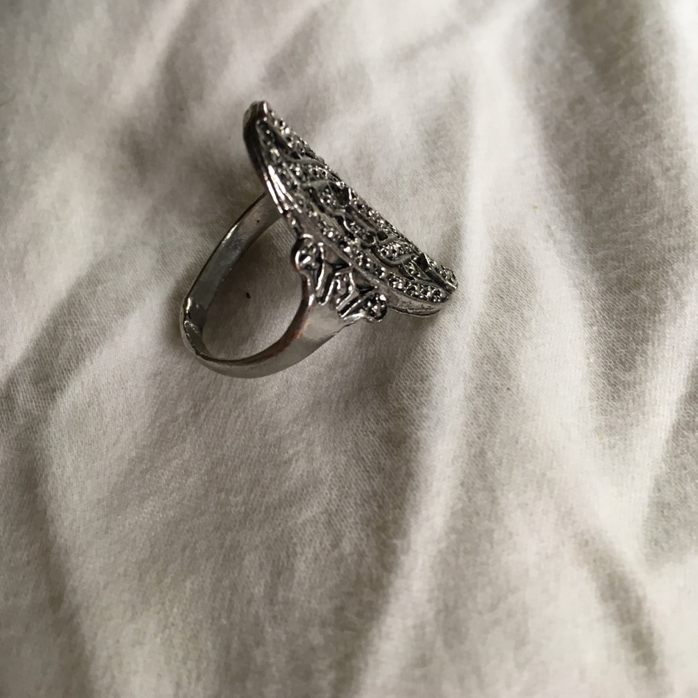 Silver colored ring - Picture 2 of 4
