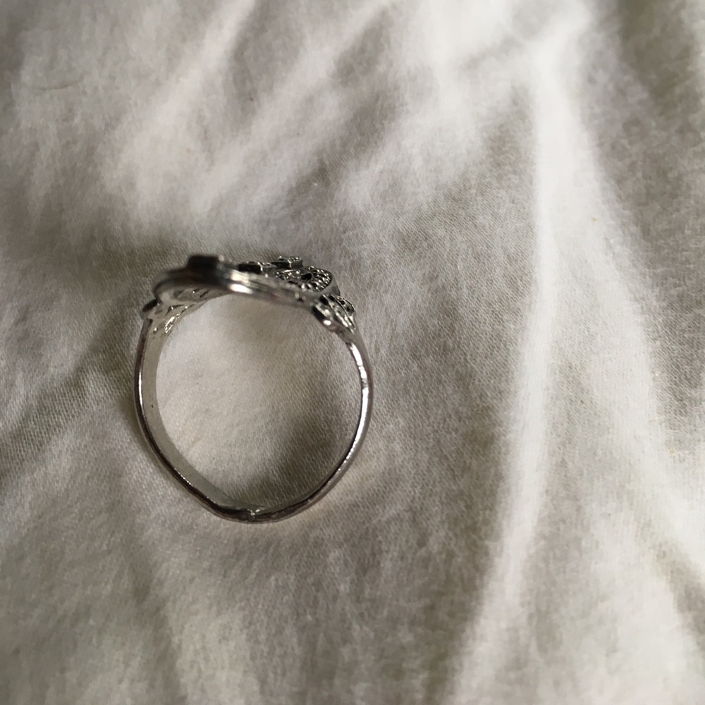Silver colored ring - Picture 3 of 4