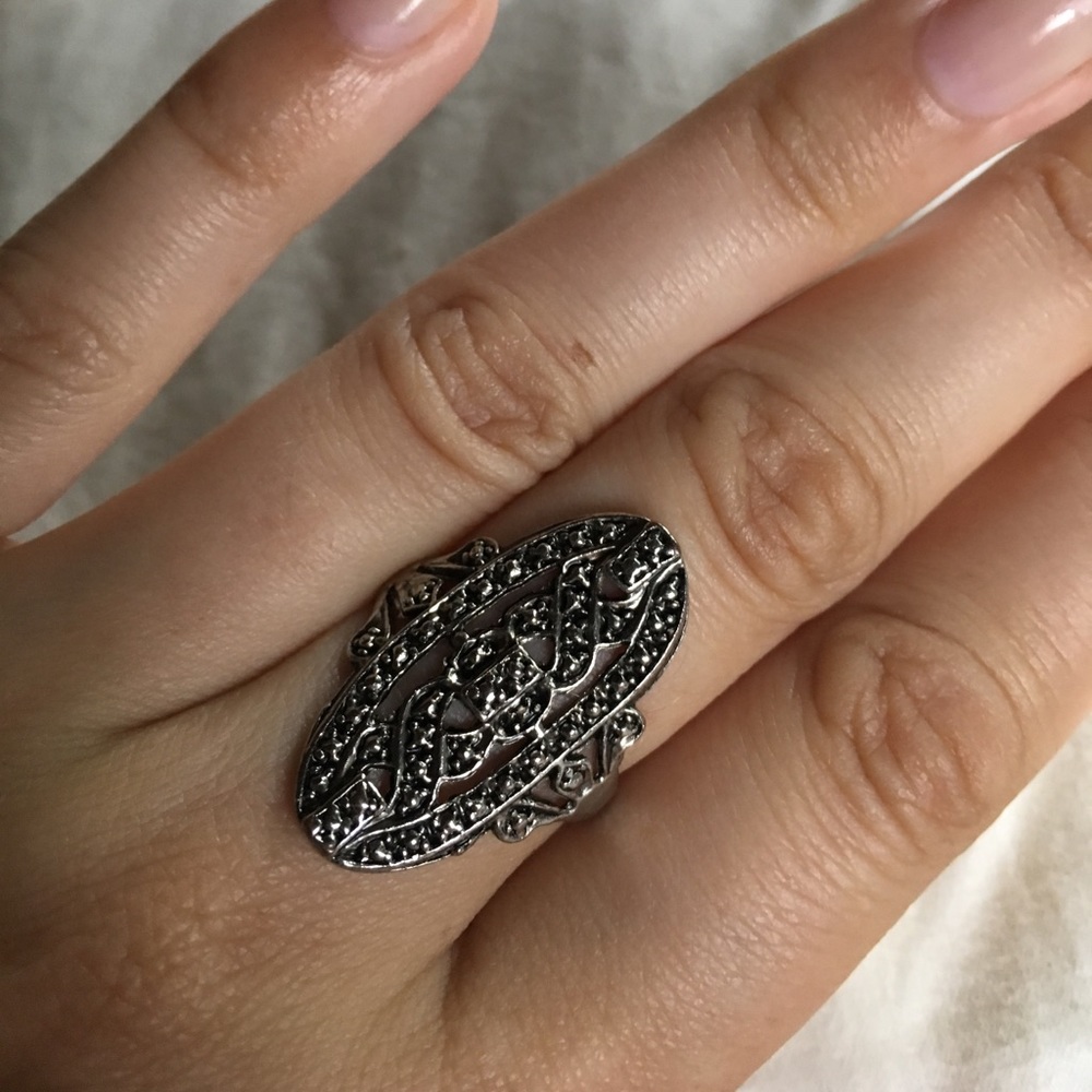 Silver colored ring - Picture 4 of 4