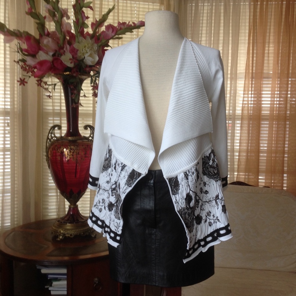 She's So black & white open cardigan