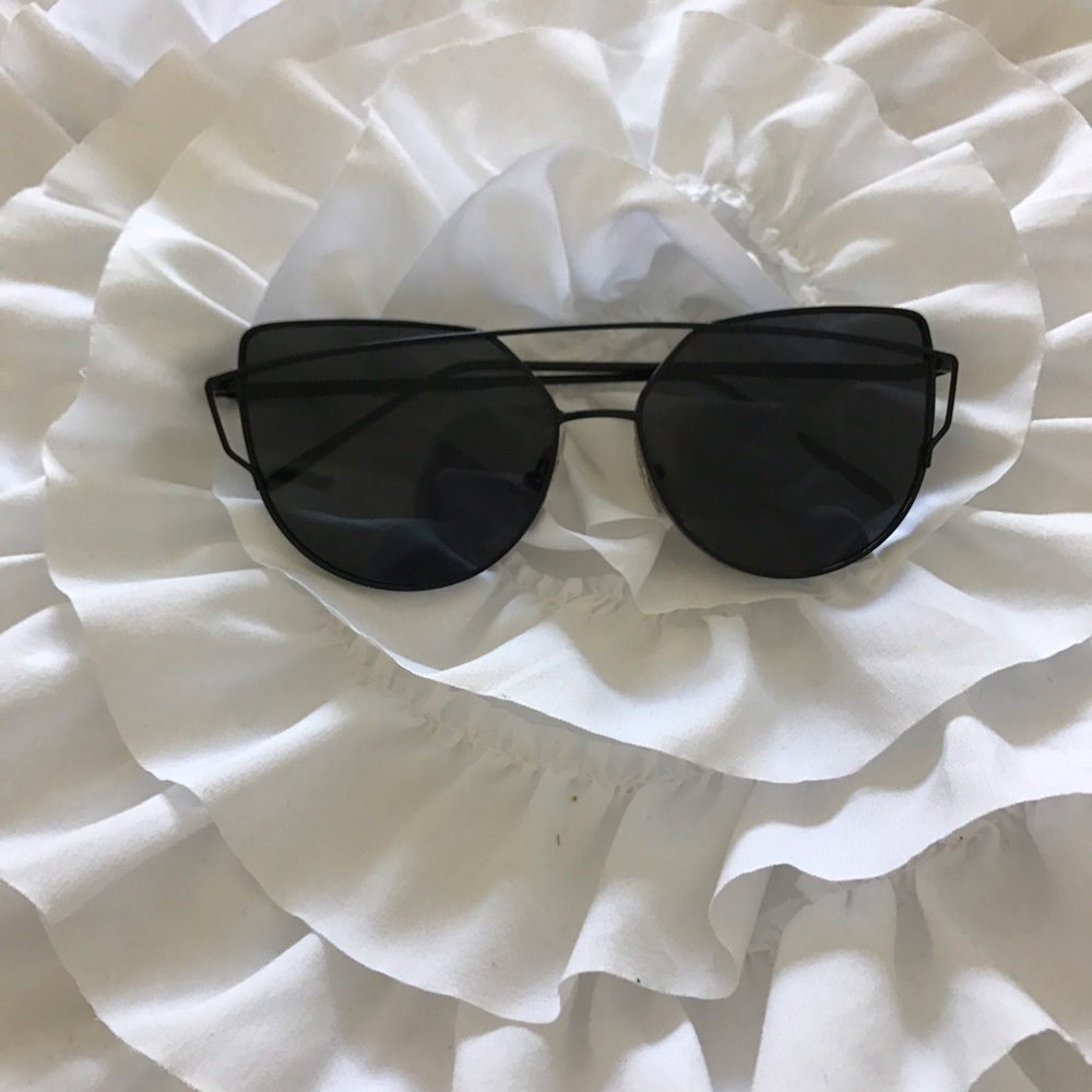 Black sunglasses☀️