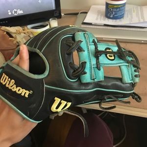Baseball glove a2000