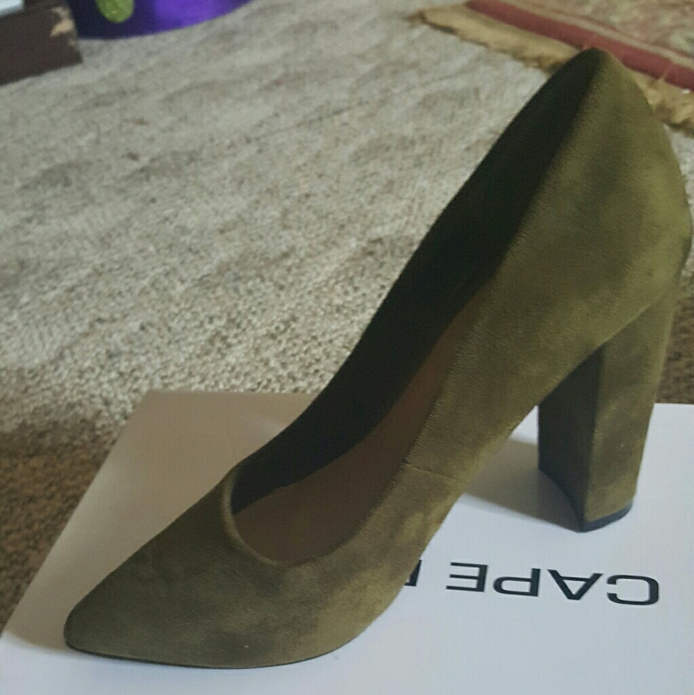 Size 8 suede heels